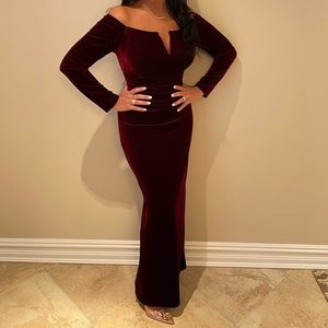 Burgundy velvet dress. By xscape size 6 very flattering, excellent condition